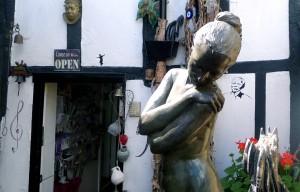 Drawing room sculpture