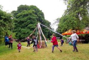 Heronsgate Maypole